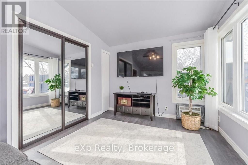 260 STRATHALLAN STREET Image 18