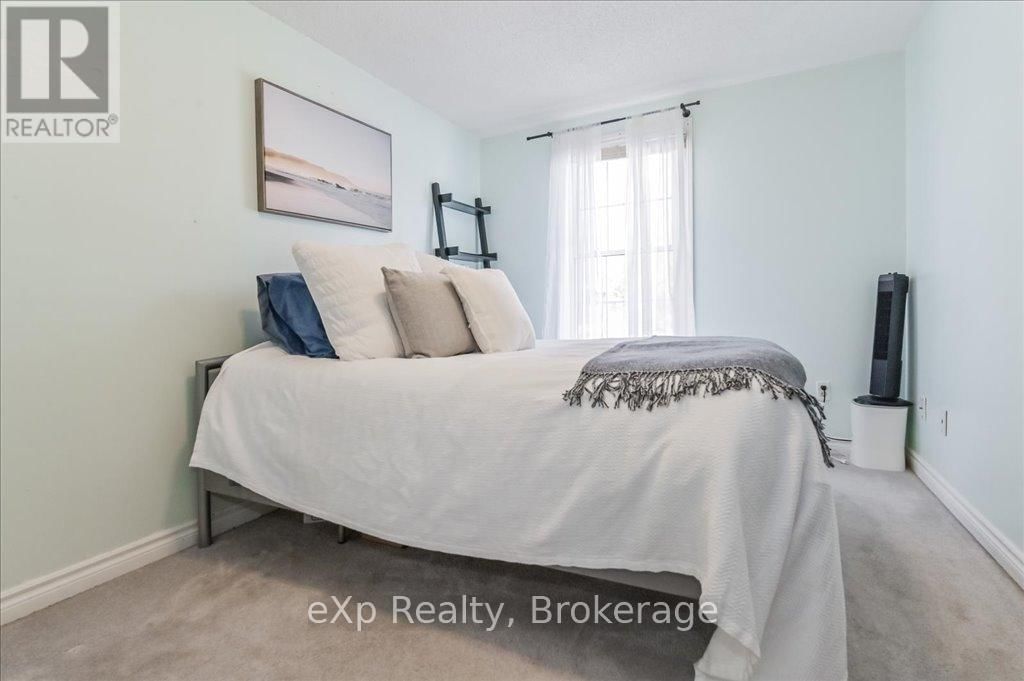 260 STRATHALLAN STREET Image 23