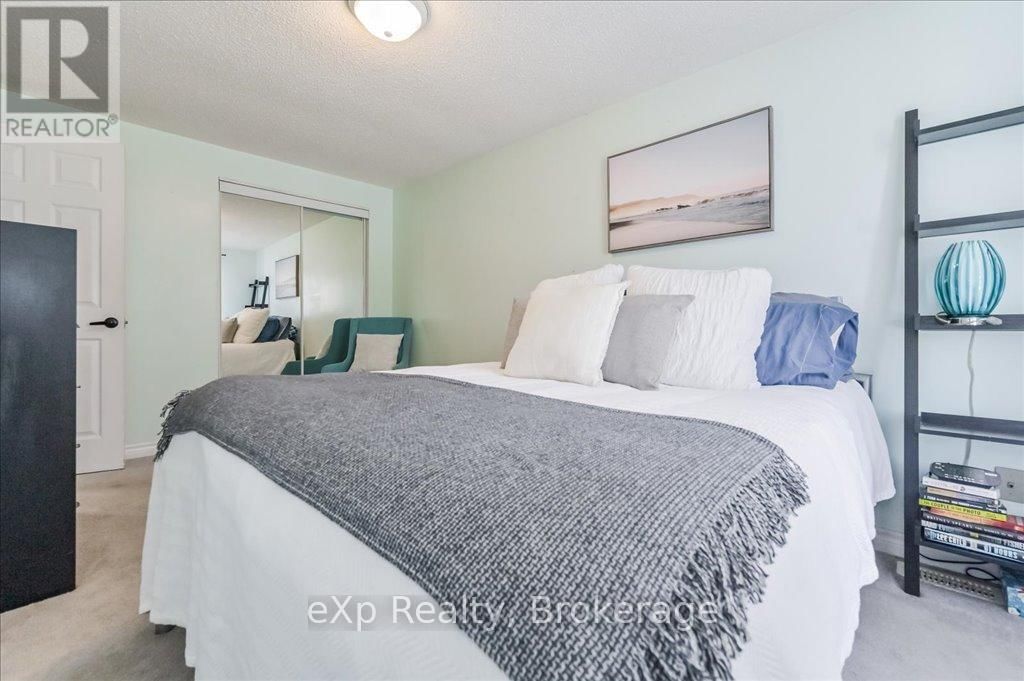 260 STRATHALLAN STREET Image 24