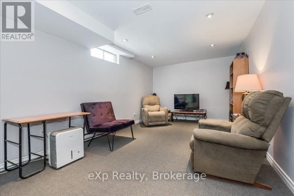 260 STRATHALLAN STREET Image 26