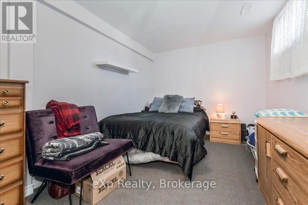 260 STRATHALLAN STREET Image 28