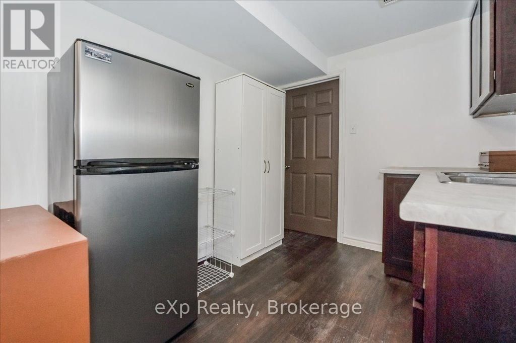 260 STRATHALLAN STREET Image 30