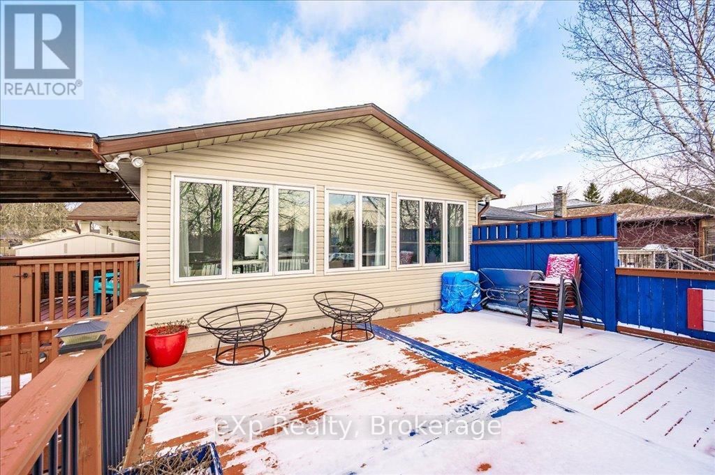 260 STRATHALLAN STREET Image 35