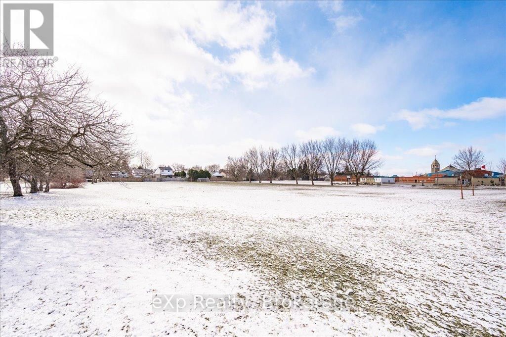 260 STRATHALLAN STREET Image 47