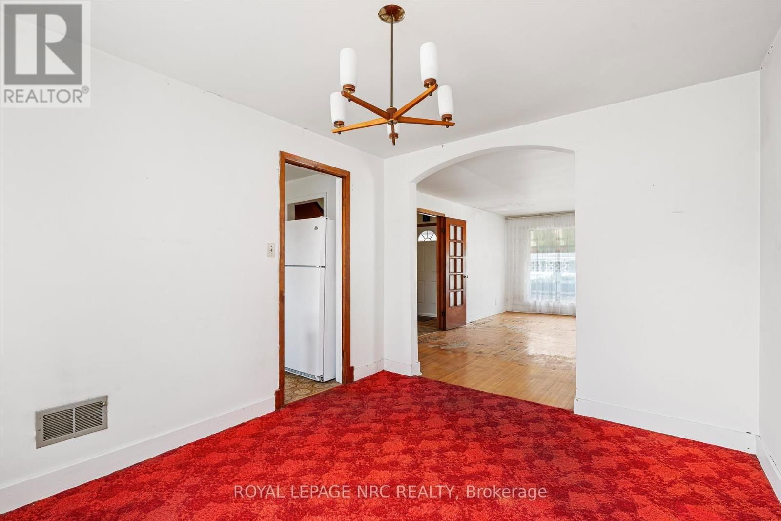 296 MCALPINE AVENUE SOUTH Image 11