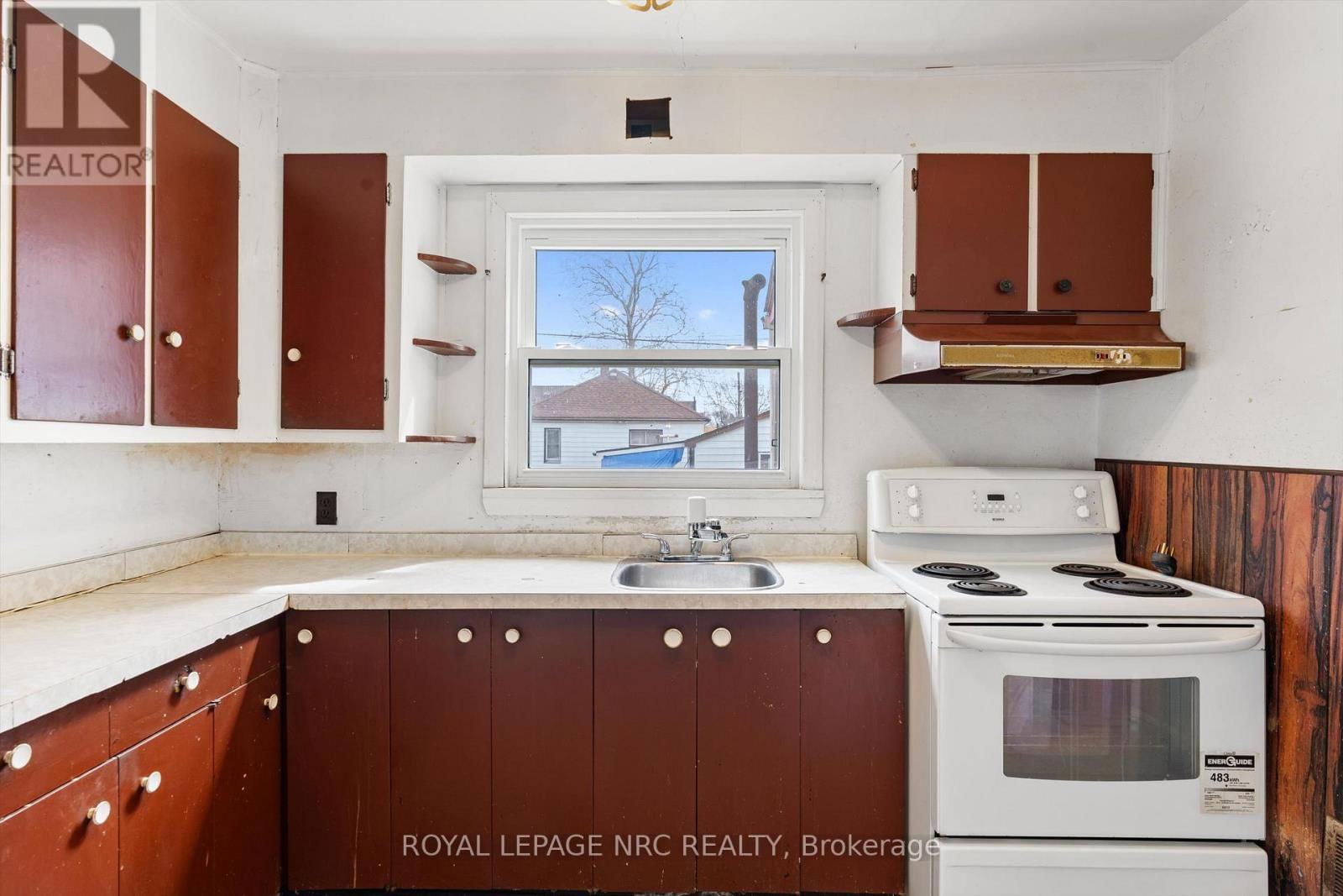 296 MCALPINE AVENUE SOUTH Image 13