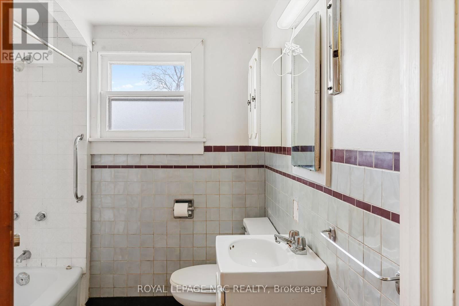 296 MCALPINE AVENUE SOUTH Image 18