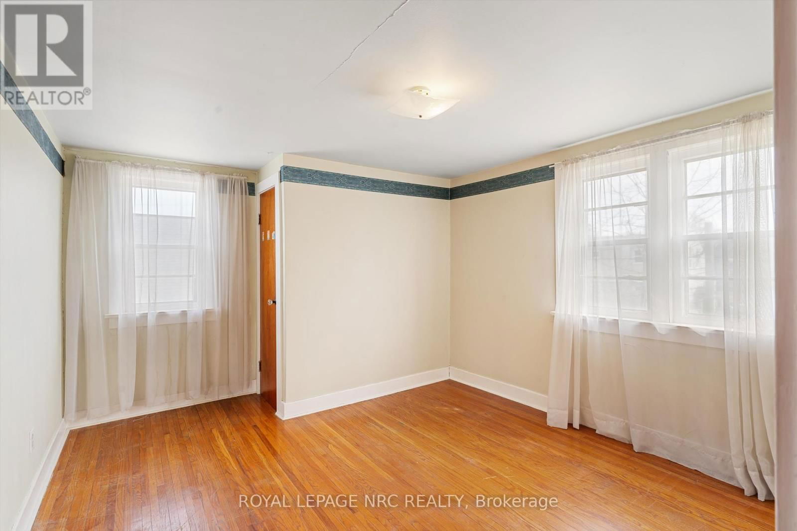 296 MCALPINE AVENUE SOUTH Image 23