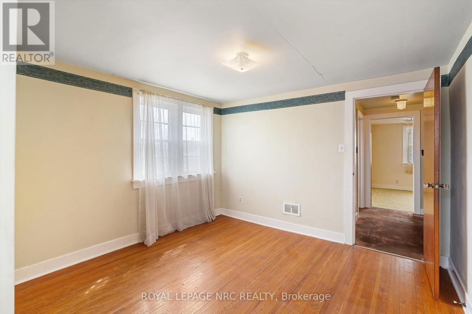296 MCALPINE AVENUE SOUTH Image 24