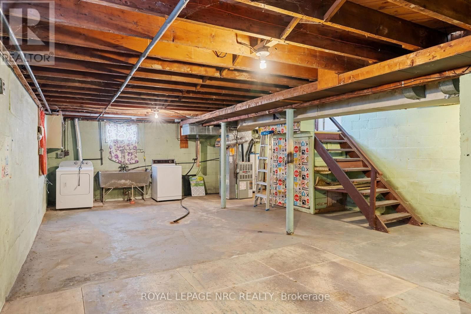 296 MCALPINE AVENUE SOUTH Image 29