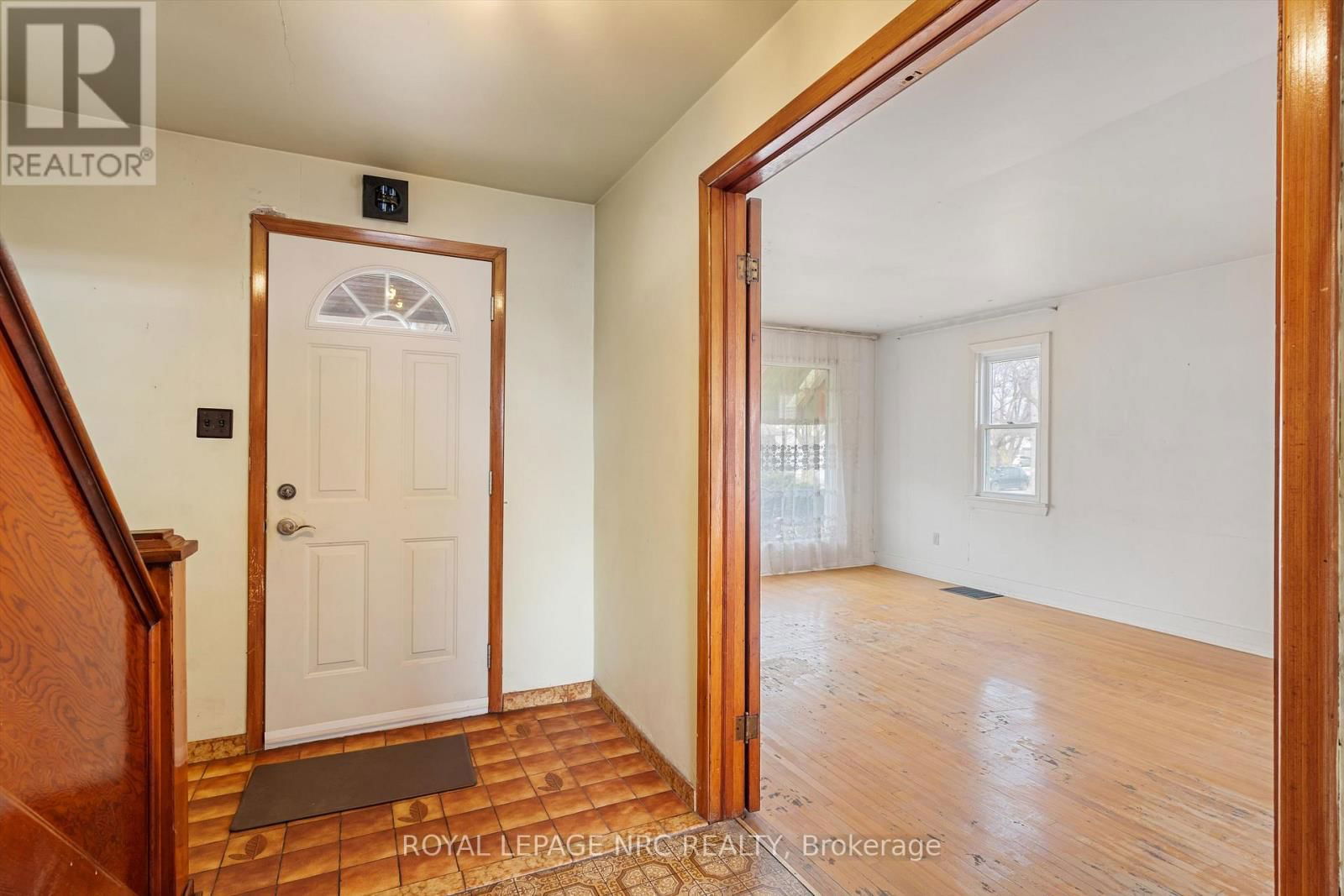 296 MCALPINE AVENUE SOUTH Image 4