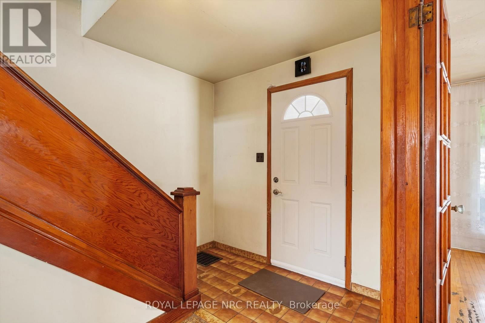 296 MCALPINE AVENUE SOUTH Image 5