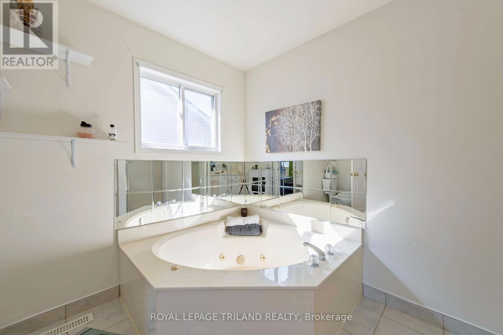 48 MEADOWOAK CRESCENT Image 22