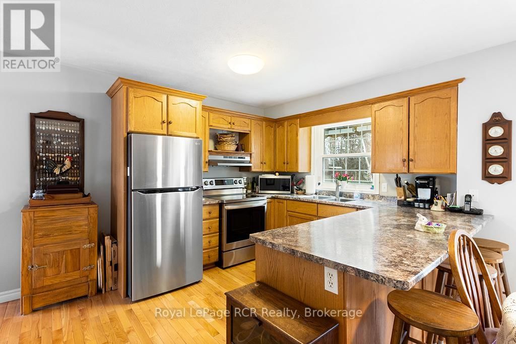 107 MAPLE RIDGE CRESCENT Image 12