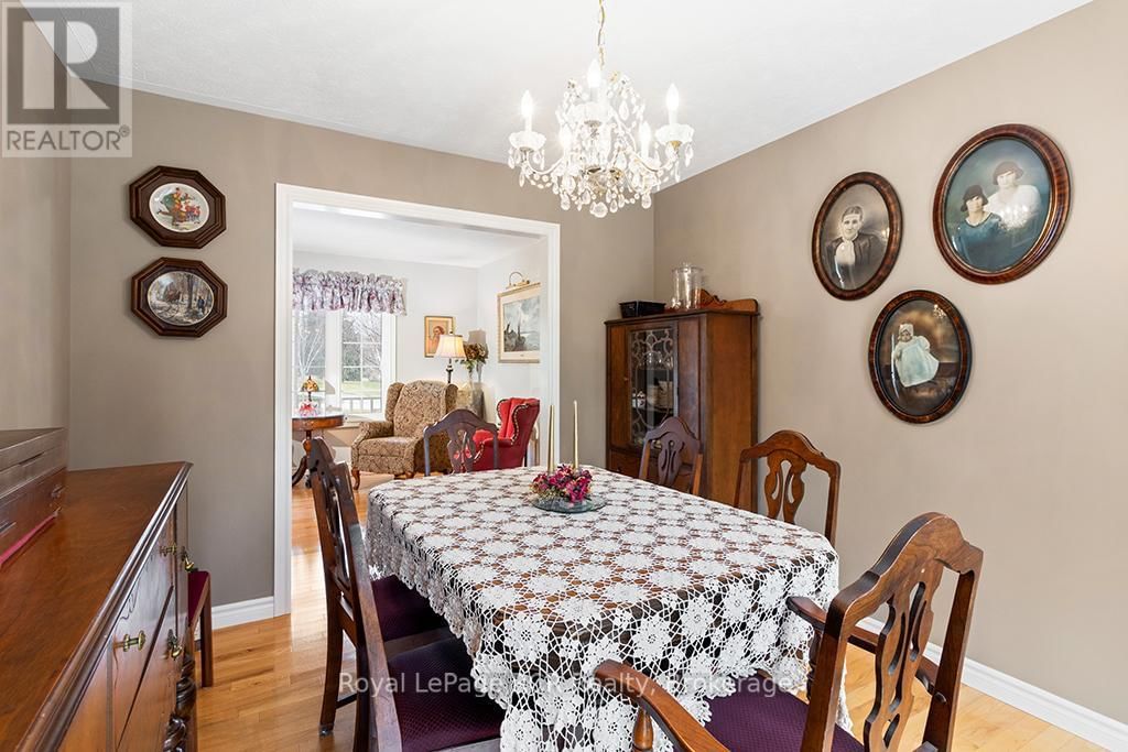 107 MAPLE RIDGE CRESCENT Image 16