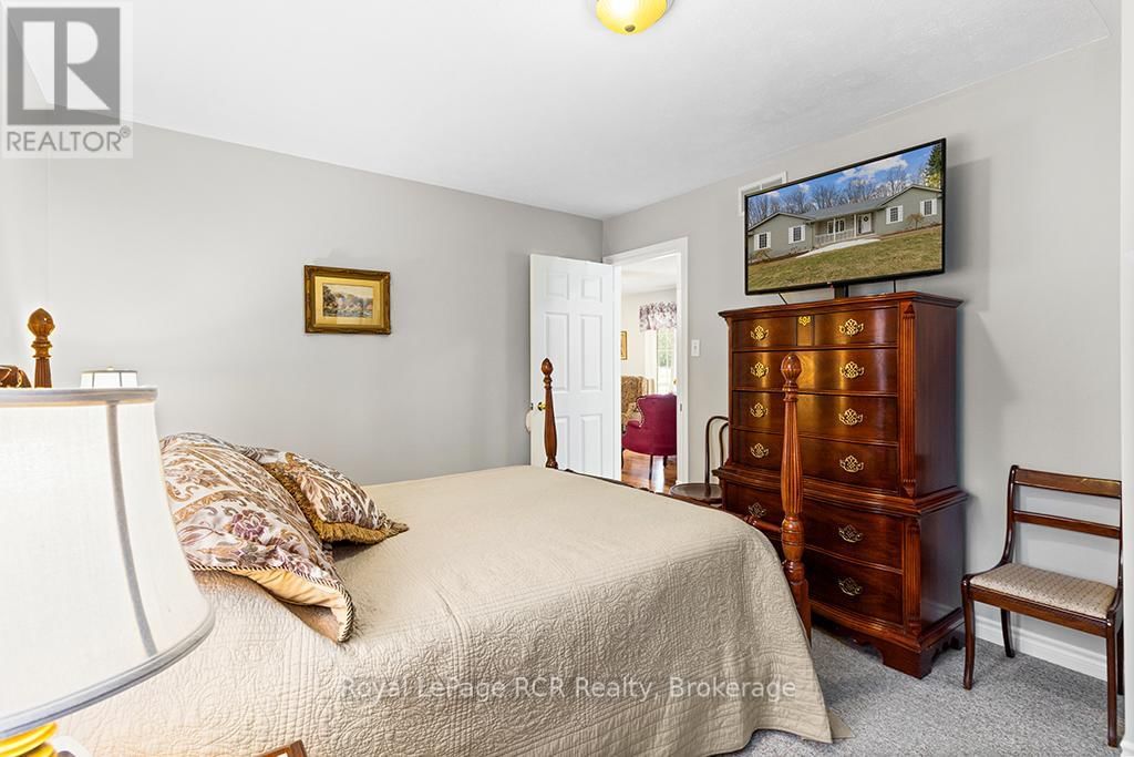 107 MAPLE RIDGE CRESCENT Image 19