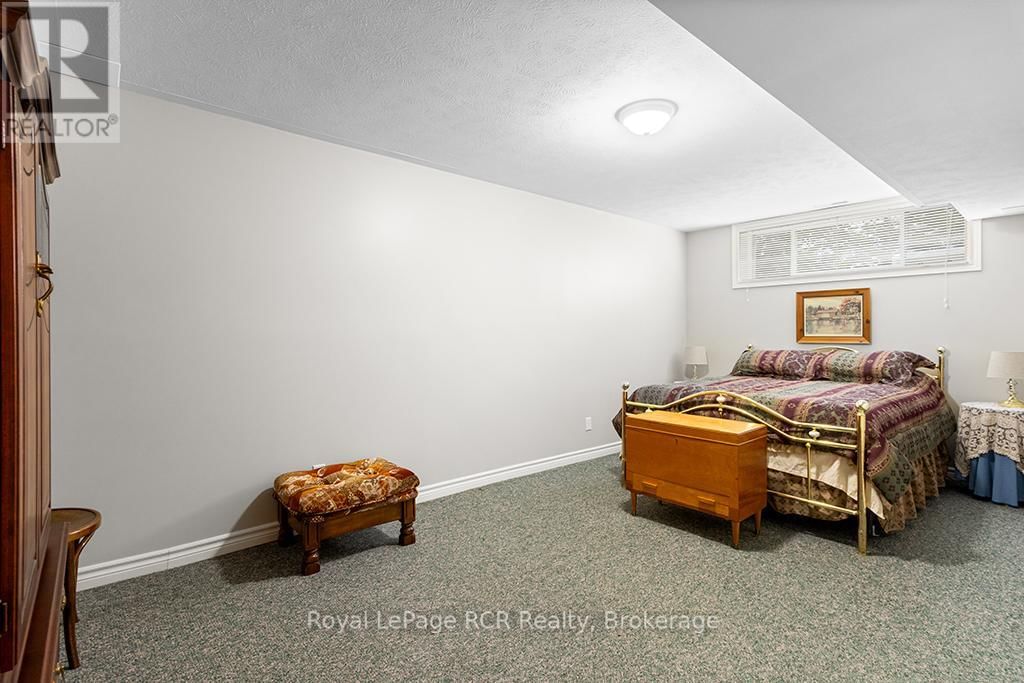 107 MAPLE RIDGE CRESCENT Image 30