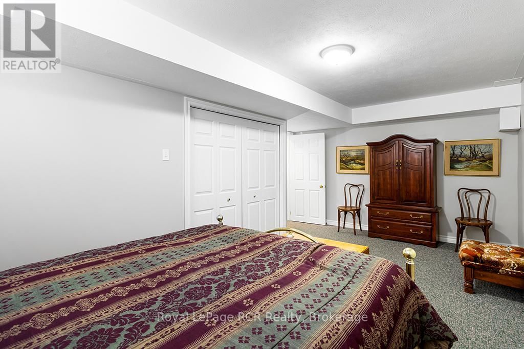 107 MAPLE RIDGE CRESCENT Image 31