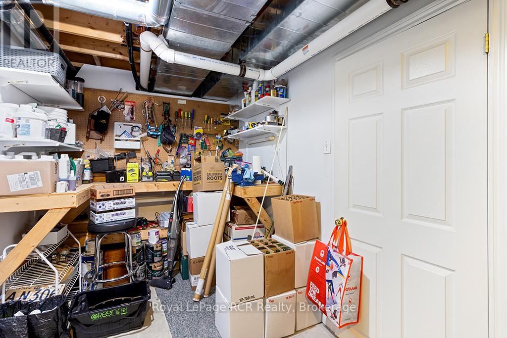 107 MAPLE RIDGE CRESCENT Image 33