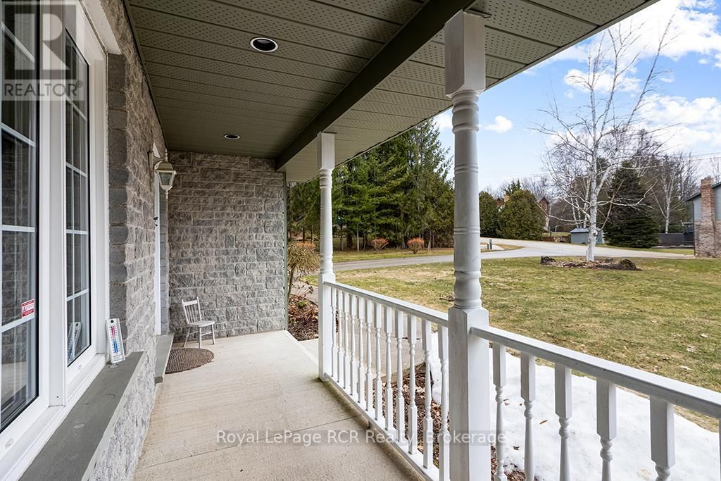 107 MAPLE RIDGE CRESCENT Image 6