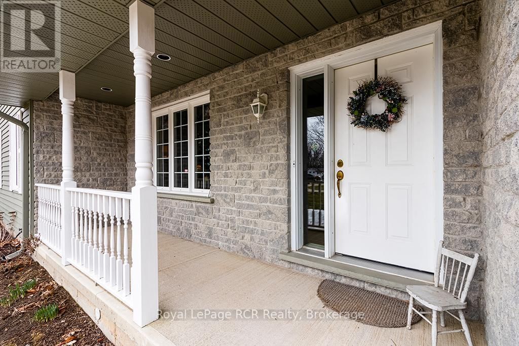 107 MAPLE RIDGE CRESCENT Image 7
