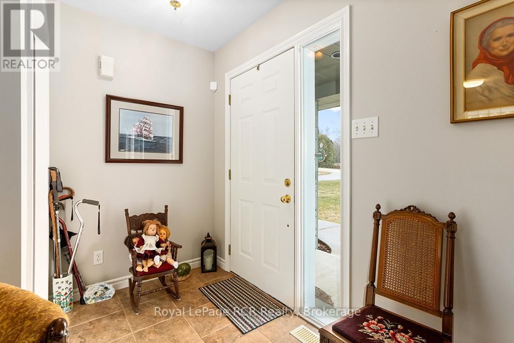 107 MAPLE RIDGE CRESCENT Image 8