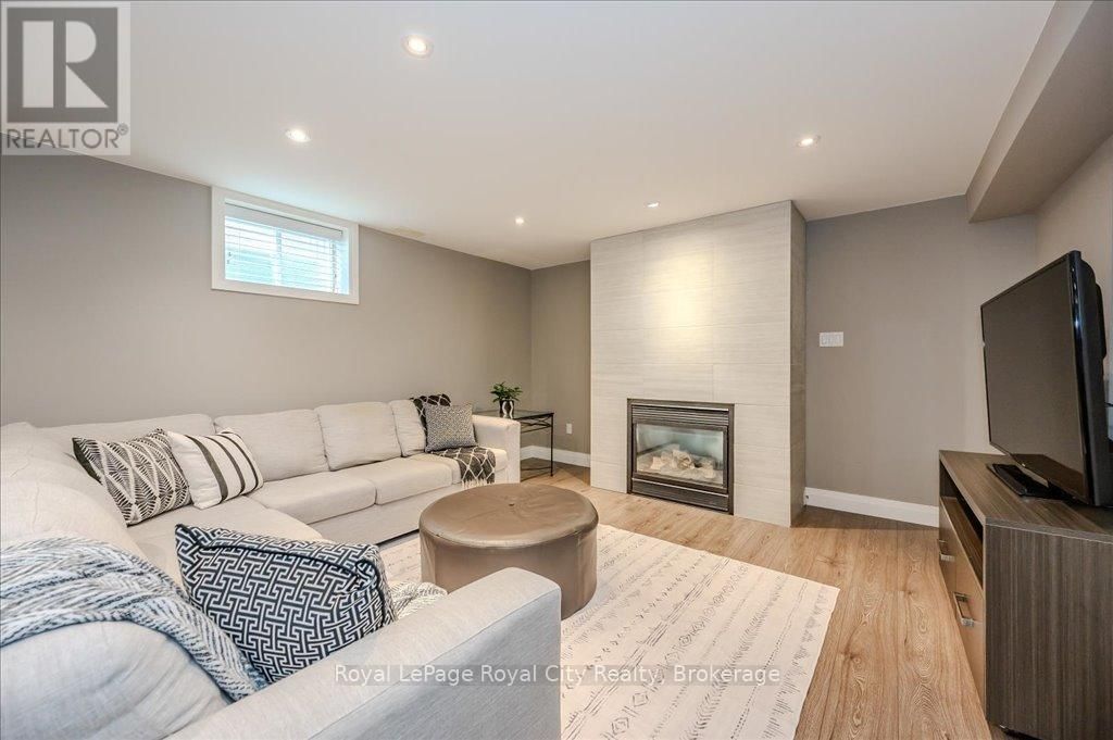 16 HALL AVENUE Image 37