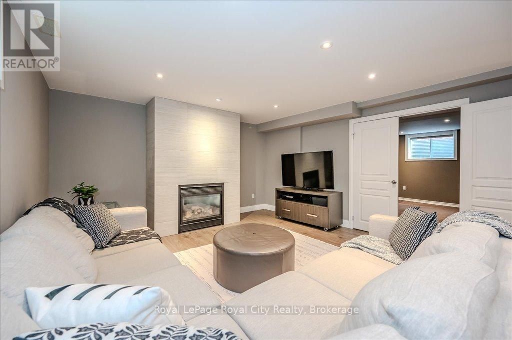 16 HALL AVENUE Image 38
