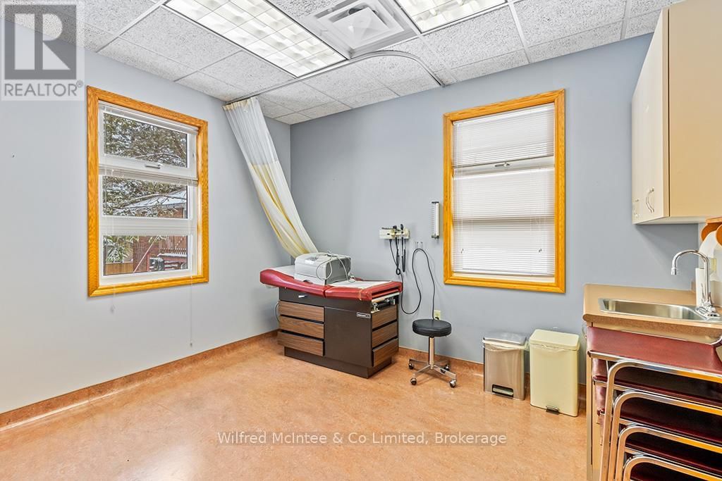 368 COLLEGE ST NORTH Image 10