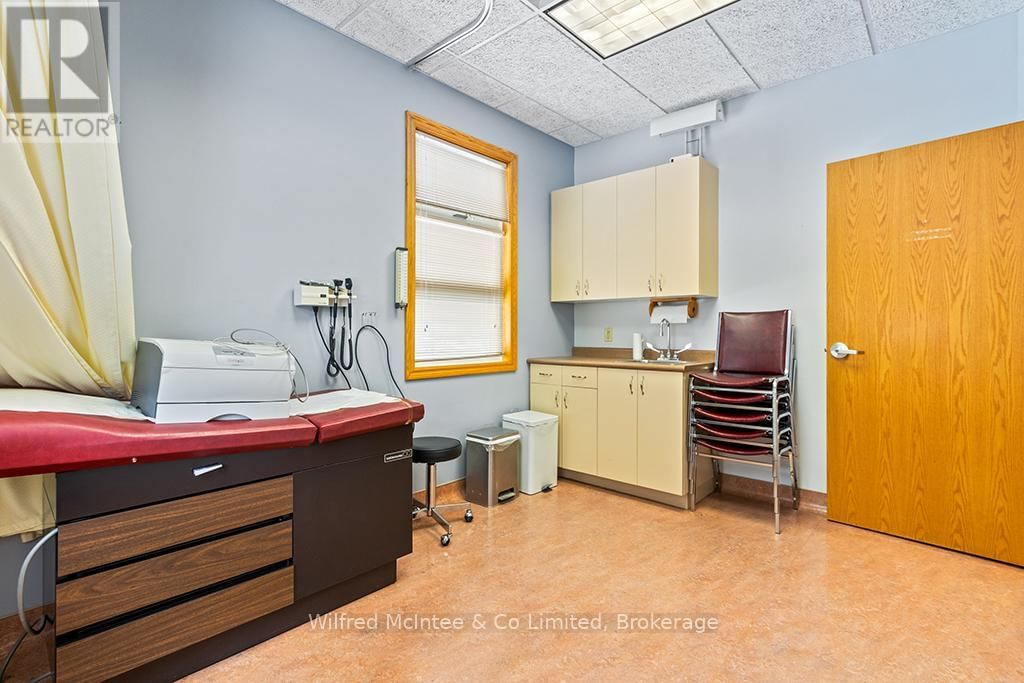 368 COLLEGE ST NORTH Image 11