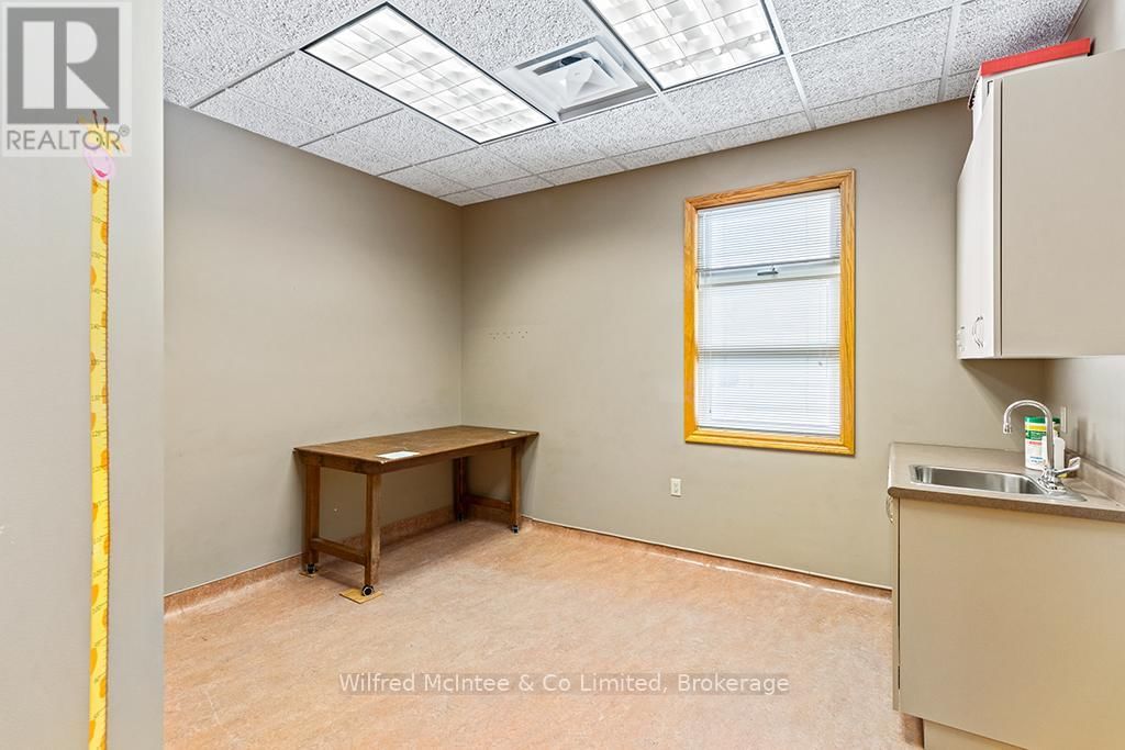 368 COLLEGE ST NORTH Image 12
