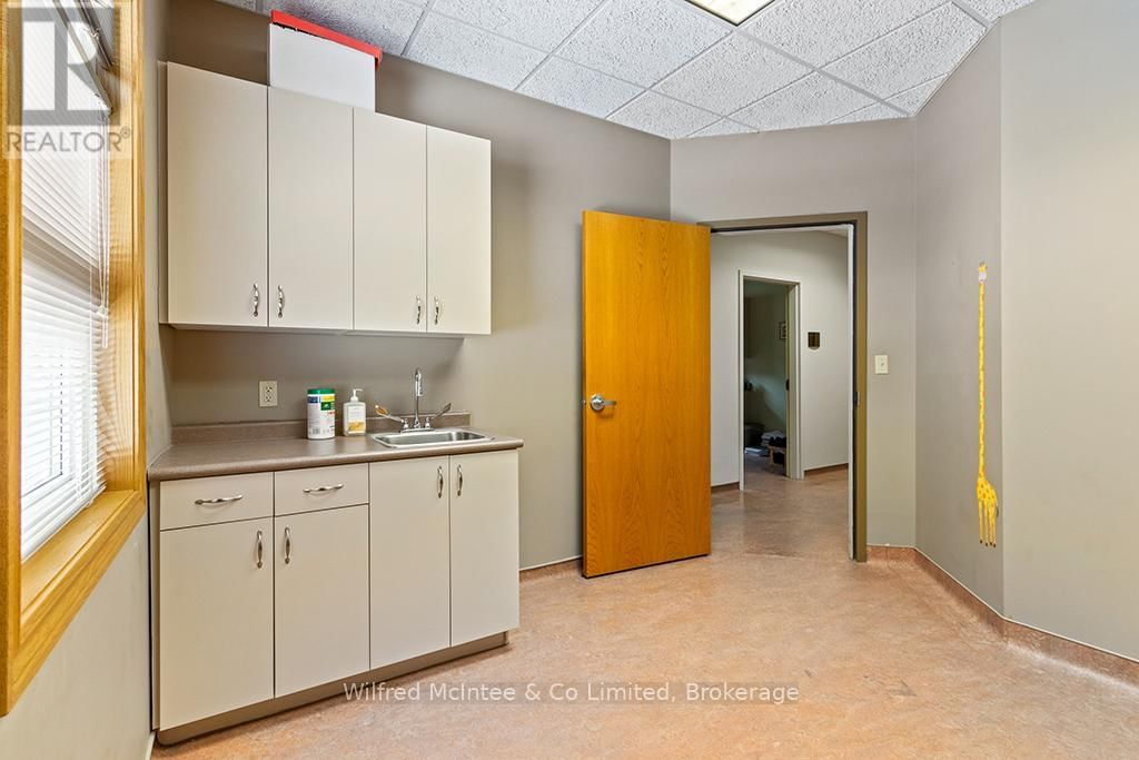 368 COLLEGE ST NORTH Image 13