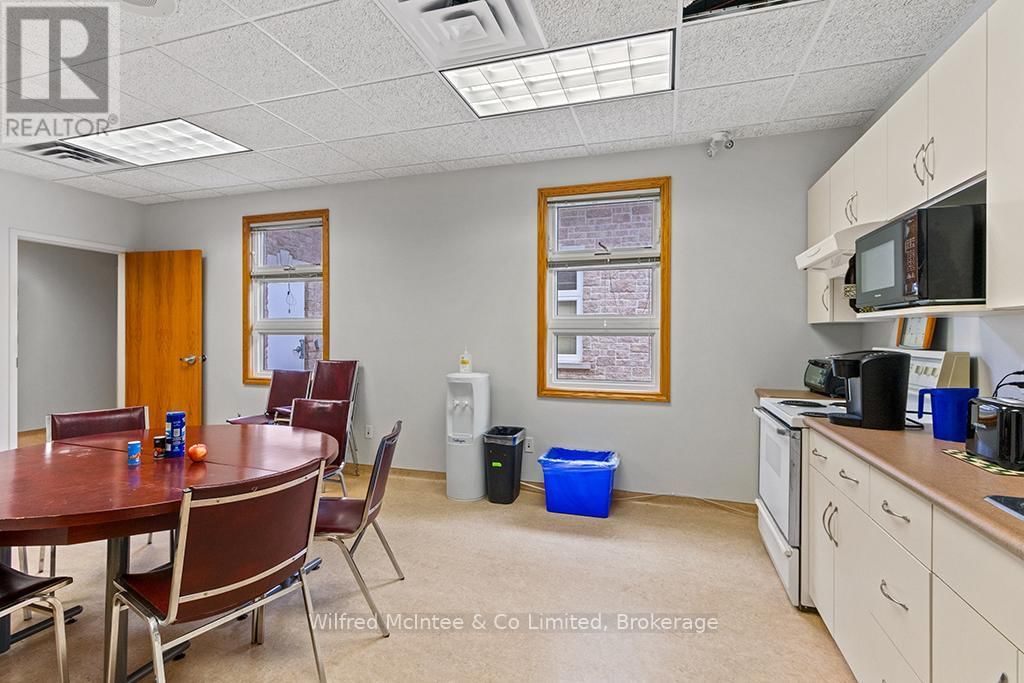 368 COLLEGE ST NORTH Image 14