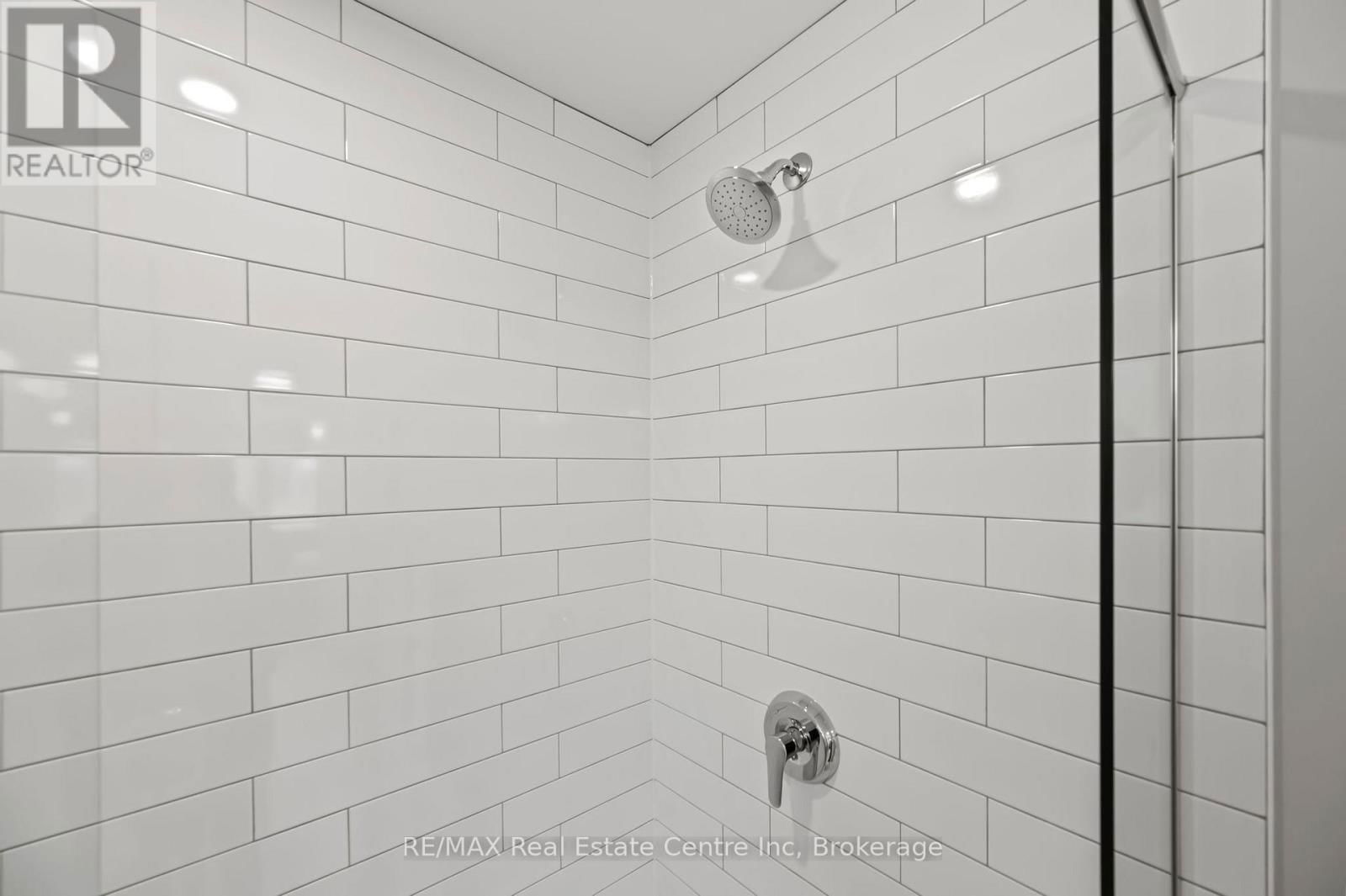 130 STEPHENSON WAY Image 19
