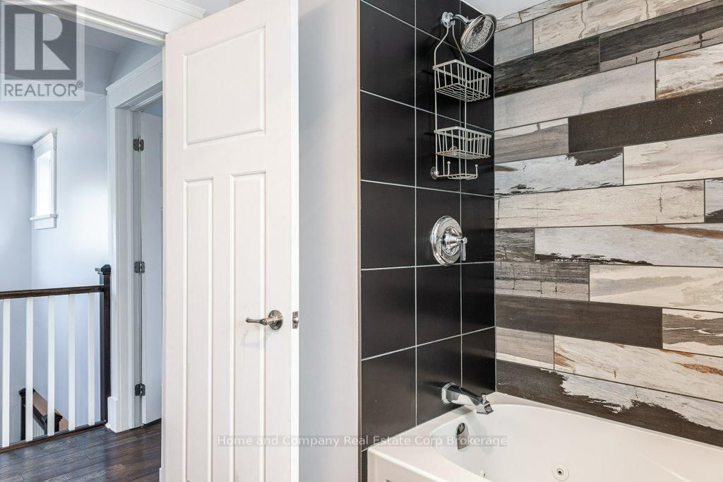 11 DALY AVENUE Image 27