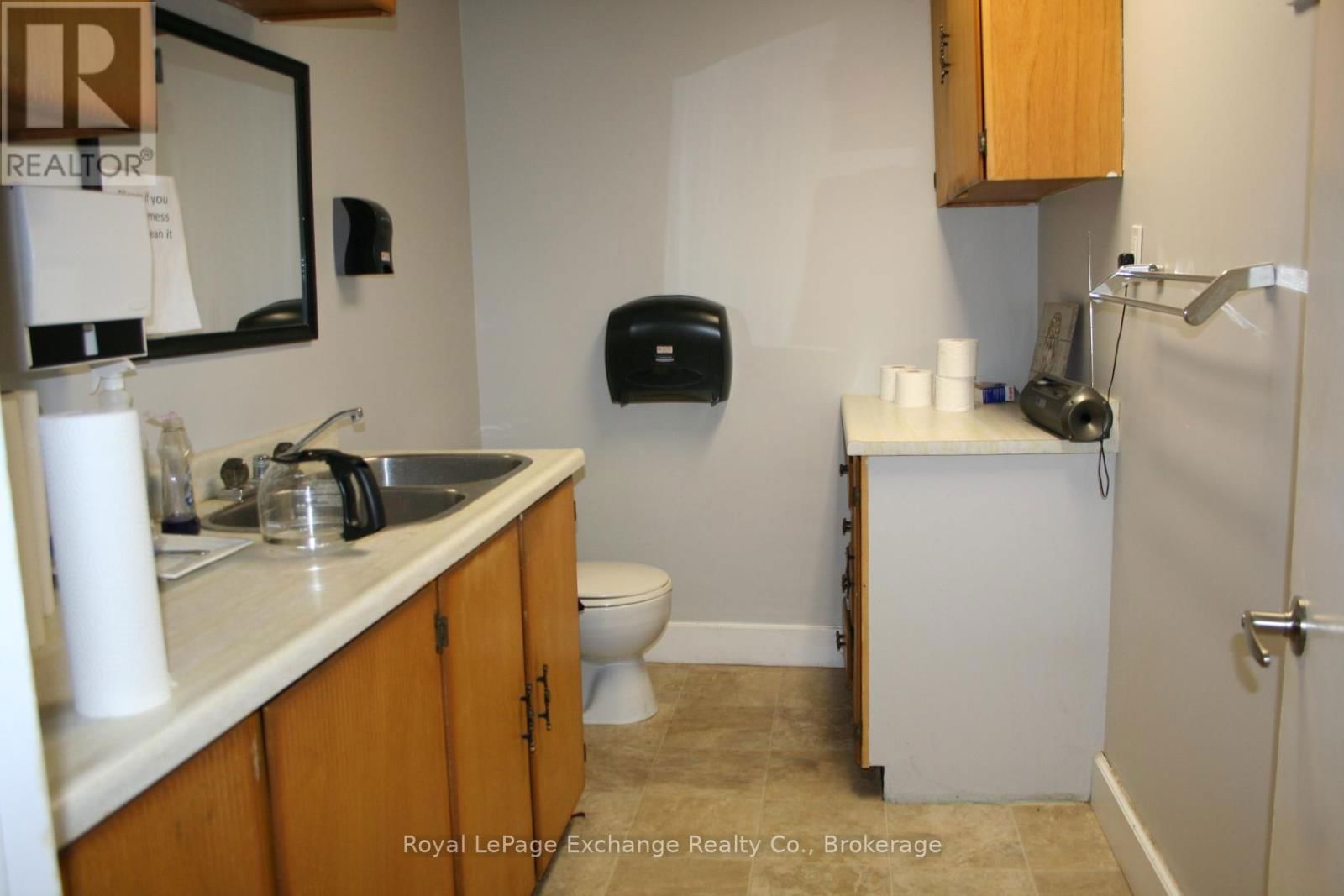 756 QUEEN WEST Image 4
