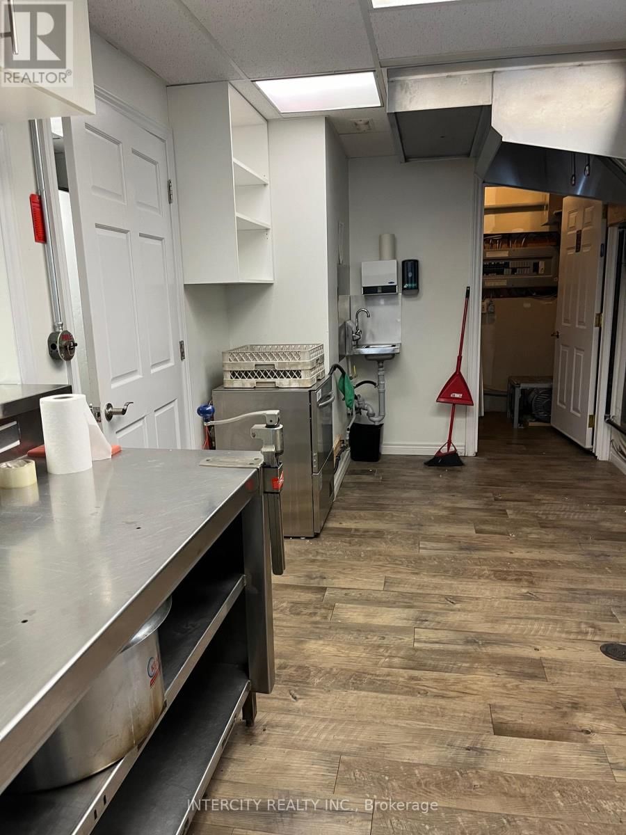 447 ELIZABETH STREET Image 11