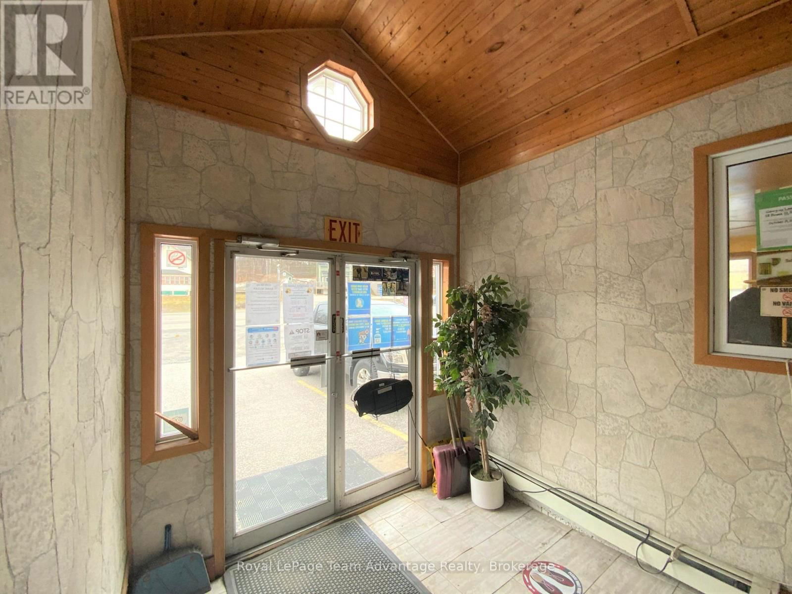 58 BOWES STREET Image 8