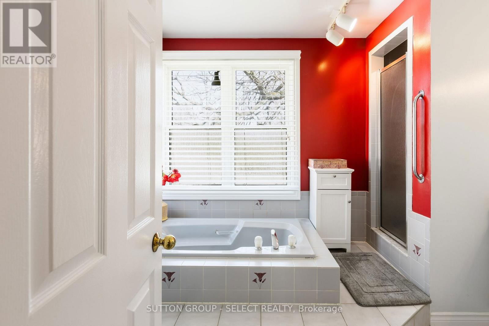 14 NANETTE DRIVE Image 23