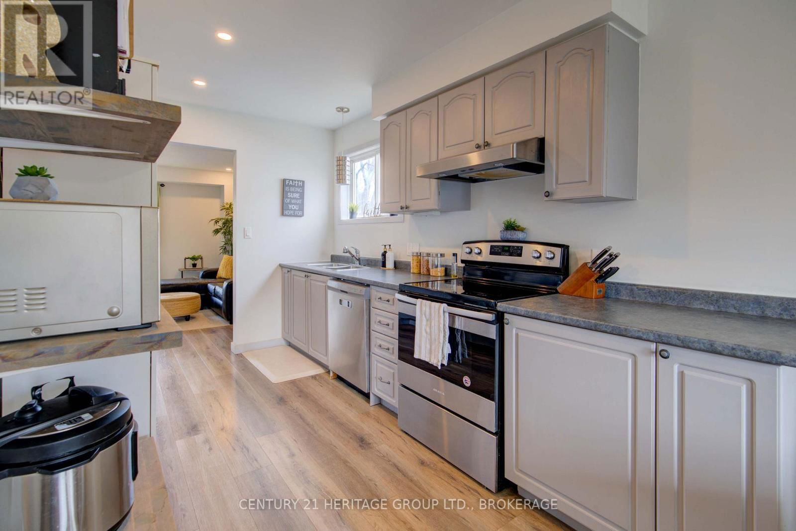 490 GRANDTRUNK AVENUE Image 13