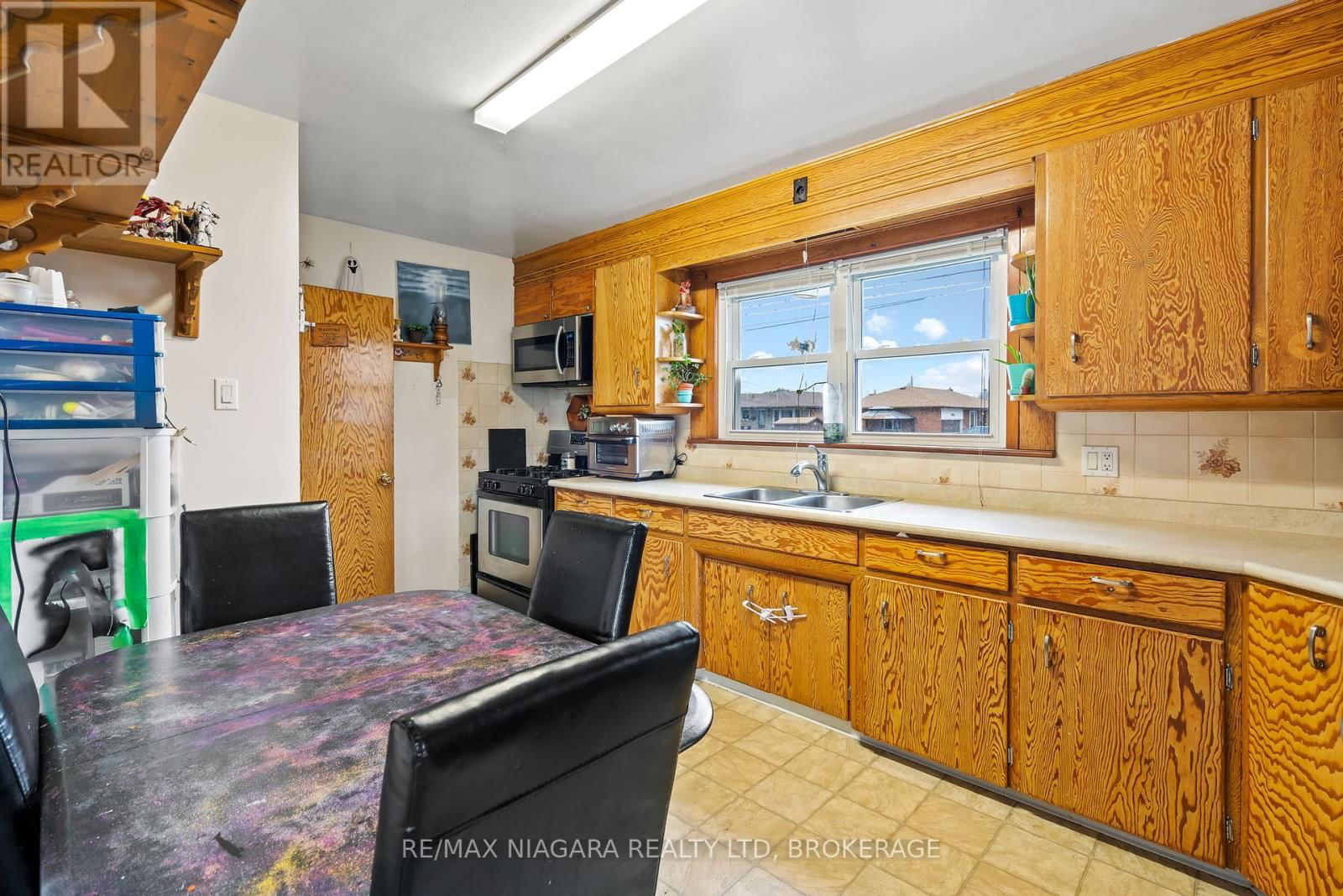 477 BELL STREET Image 11