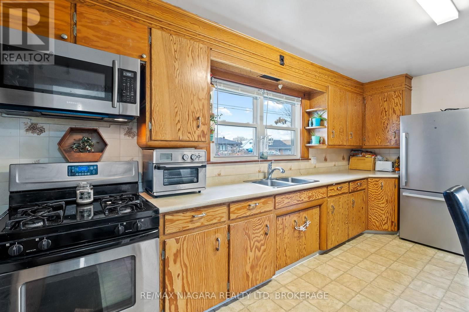 477 BELL STREET Image 12