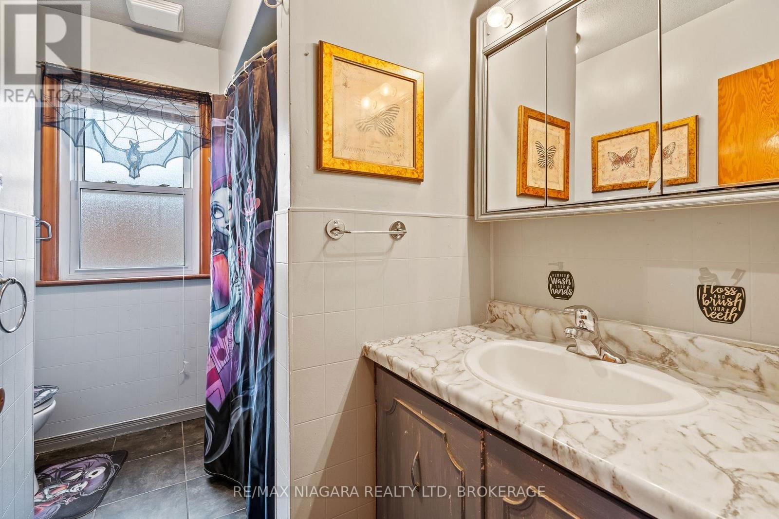 477 BELL STREET Image 14