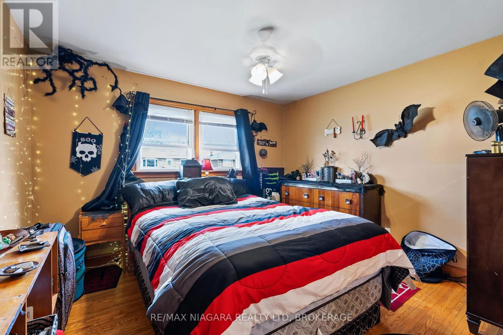 477 BELL STREET Image 16