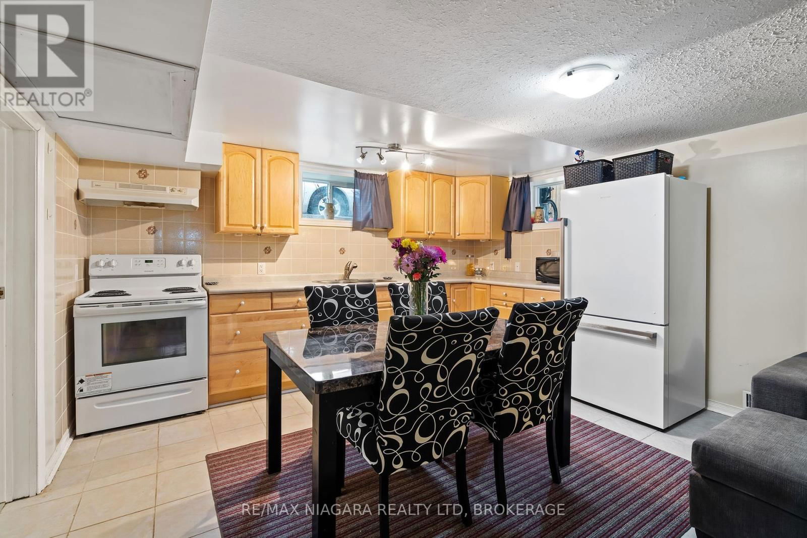 477 BELL STREET Image 21