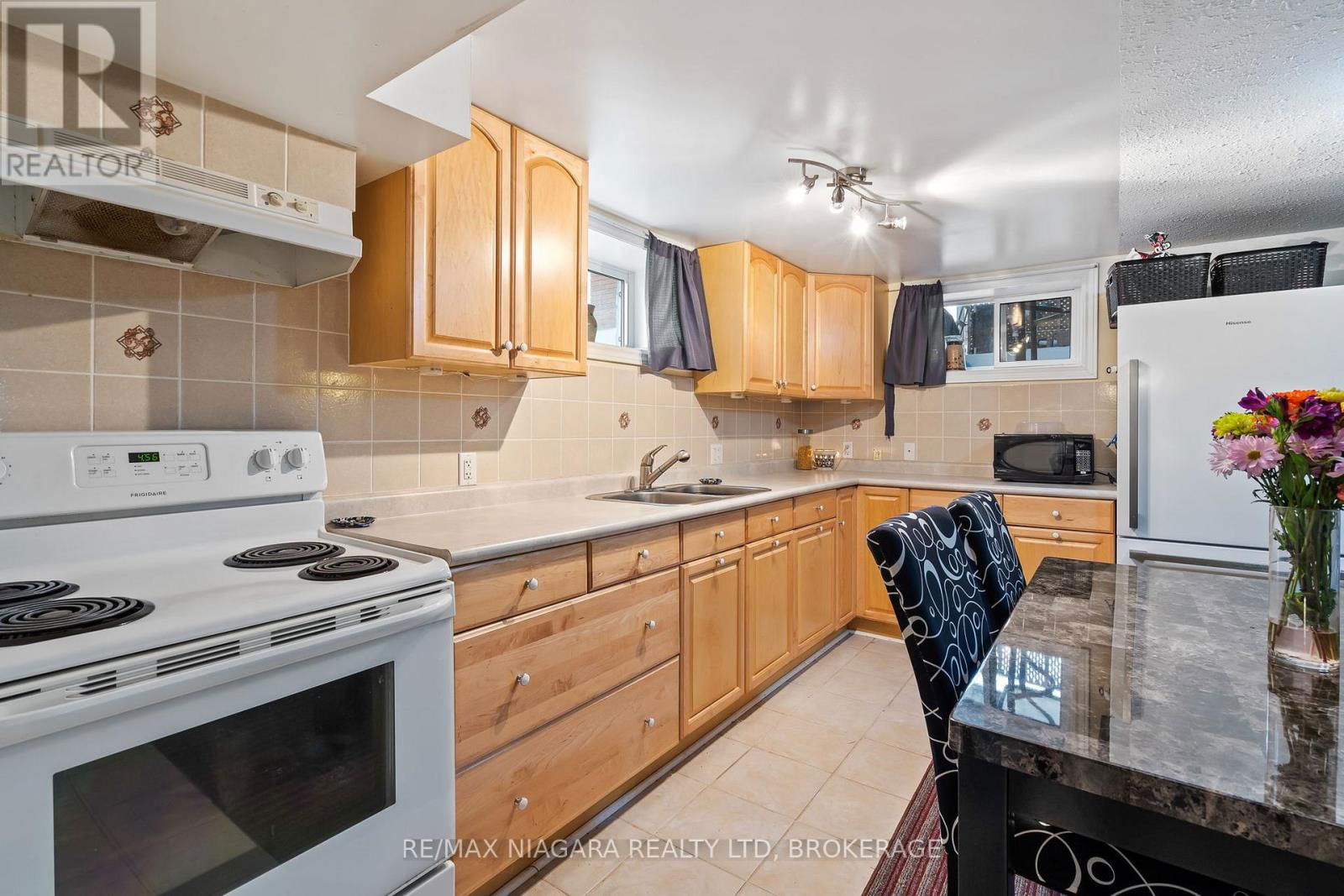 477 BELL STREET Image 22