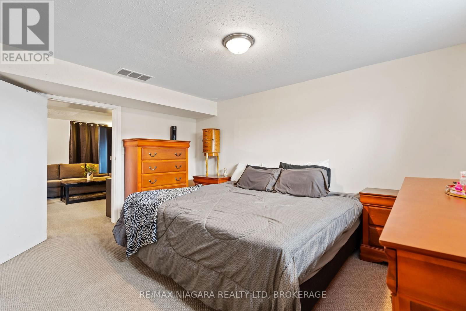 477 BELL STREET Image 25