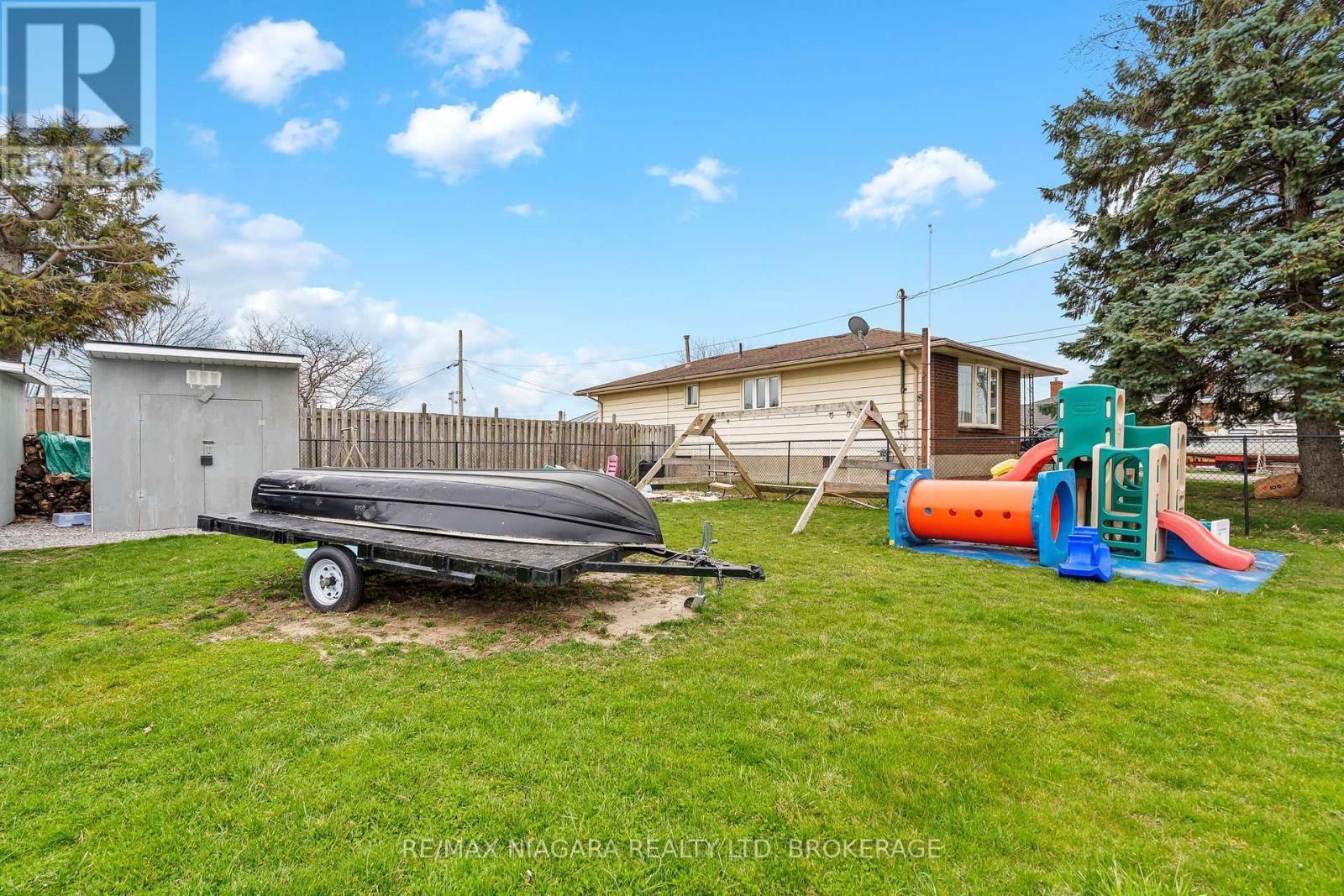 477 BELL STREET Image 29