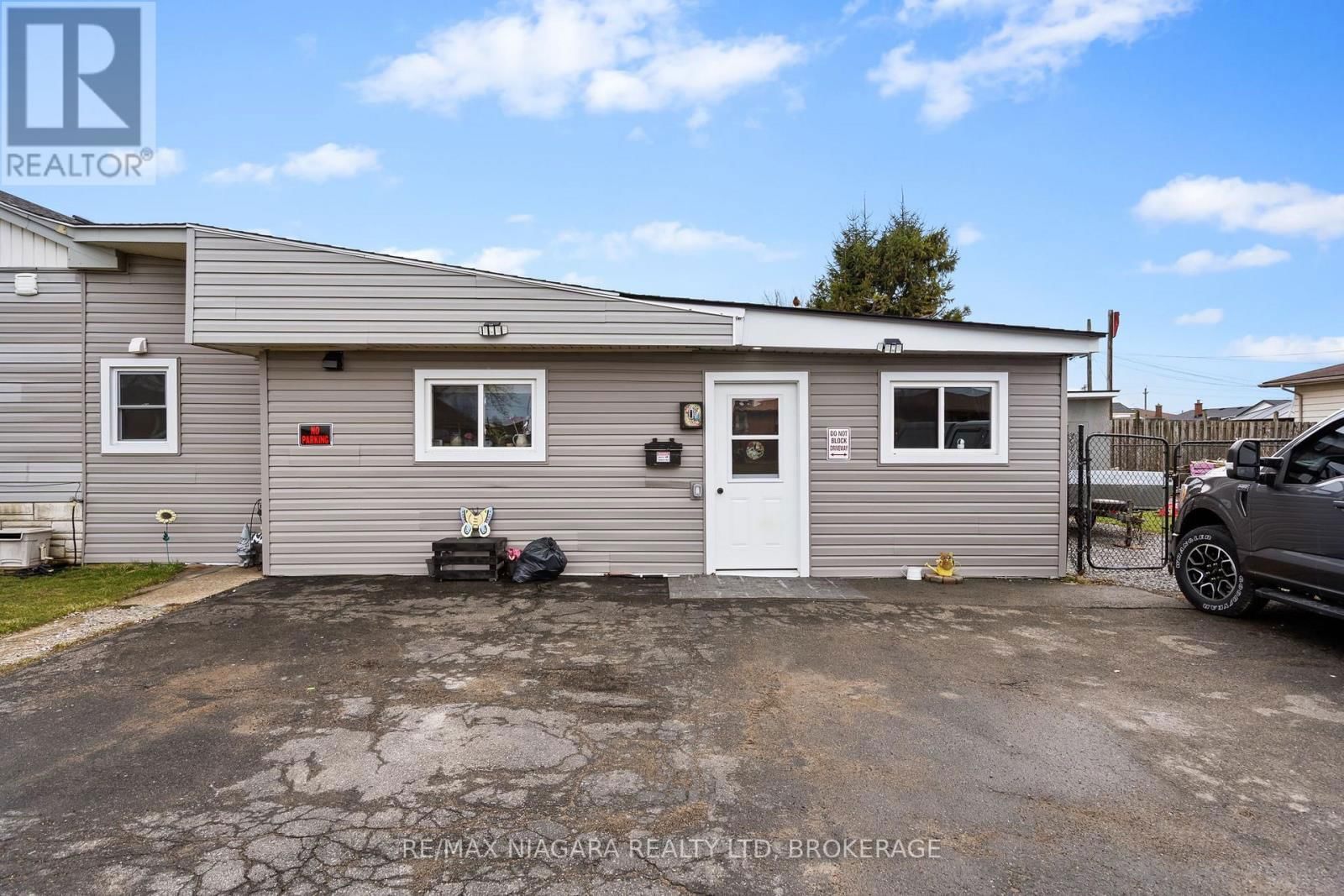 477 BELL STREET Image 31