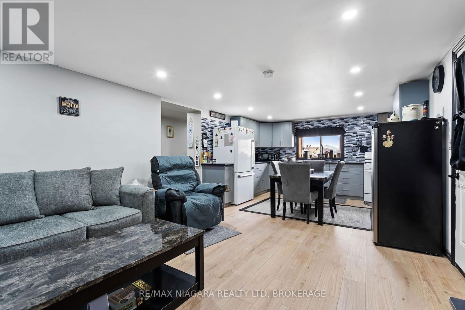477 BELL STREET Image 34
